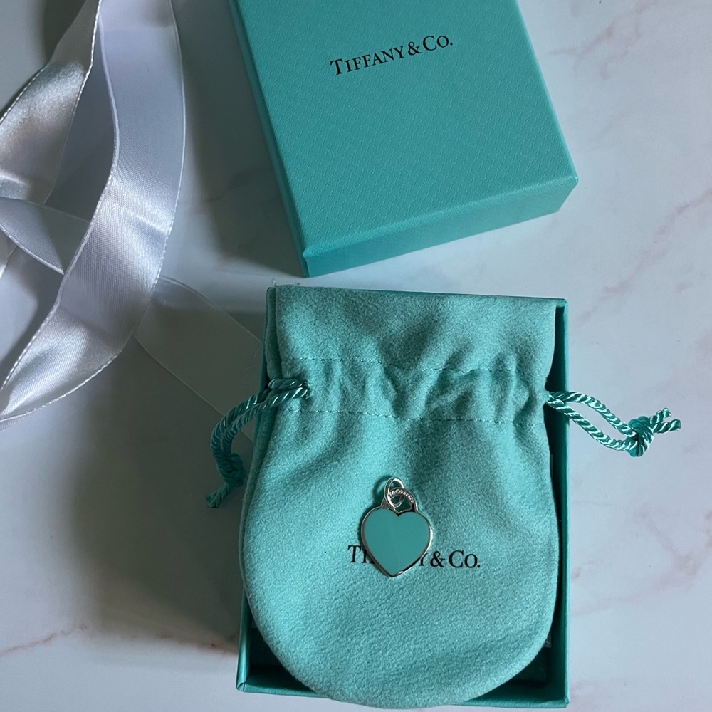 Tiffany & Co. enamel heart Pendant